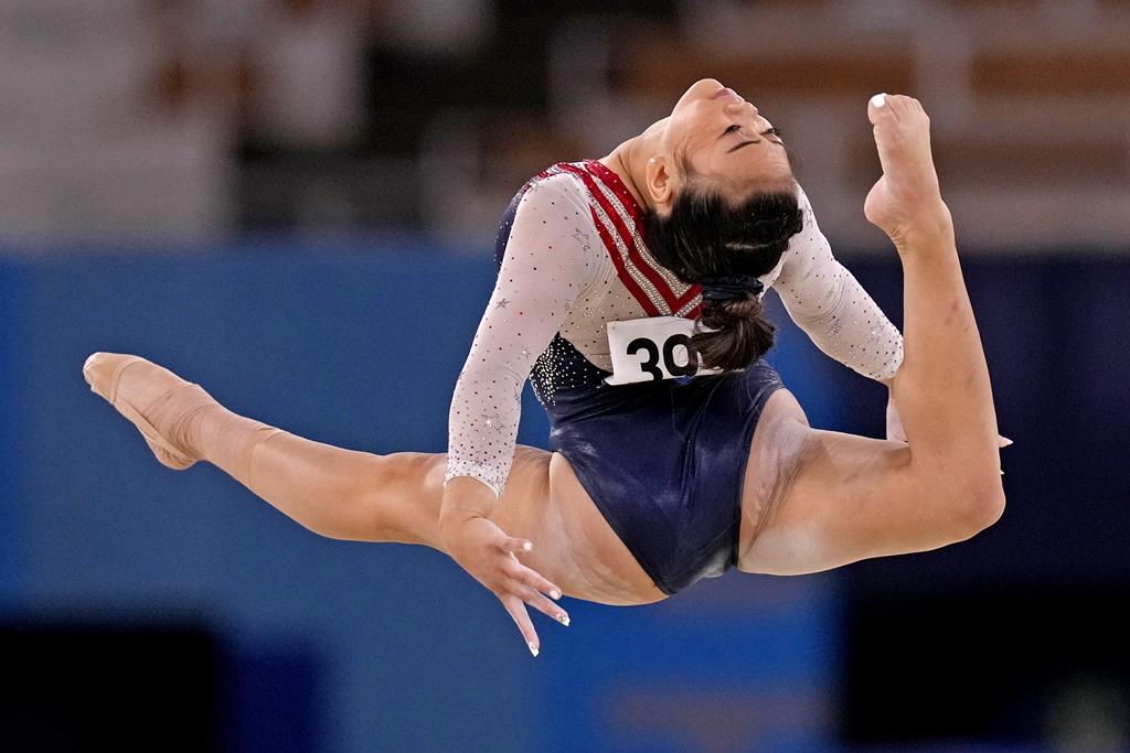 A elasticidade de Suni Lee. Foto: Danielle Parhizkaran-USA TODAY Sports/Reuters