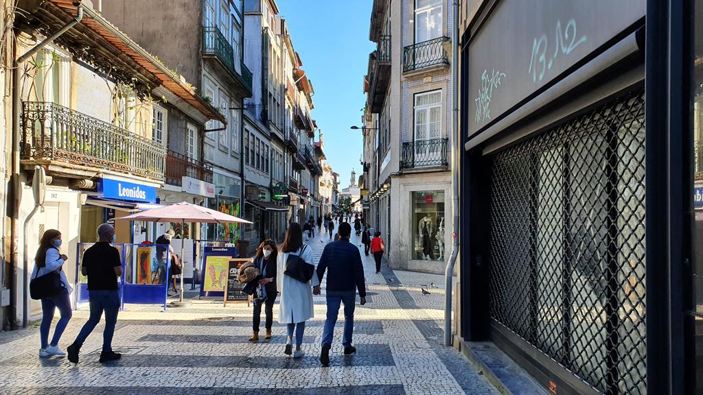 Movimento na Rua de Cedofeita, no Porto, ainda não satisfaz comerciantes Foto: Vítor Mesquita/RR