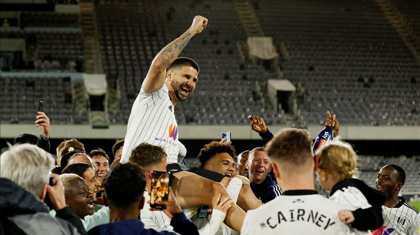 Mitrovic bisou e selou a subida à Premier League. Foto: Peter Cziborra/Action Images/Reuters