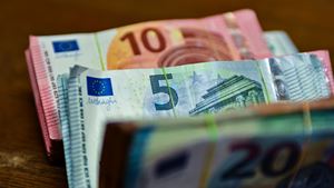 Novos créditos ao consumo em baixa somam 620 milhões de euros em julho