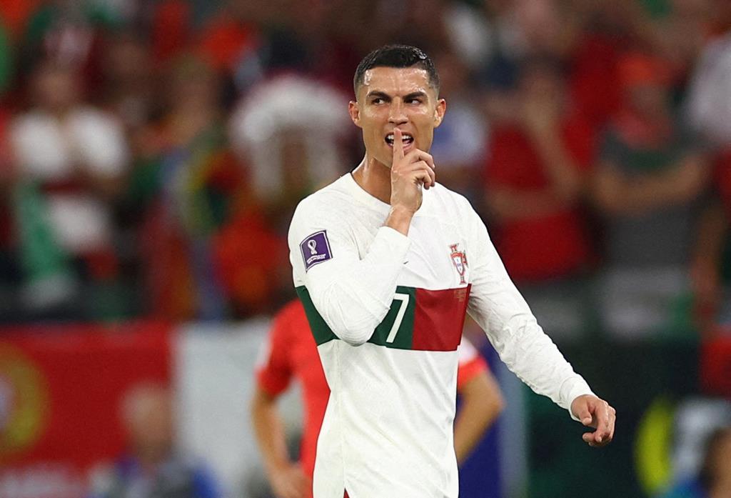 Cristiano Ronaldo marca 3 vezes na Arábia Saudita e chega a 8