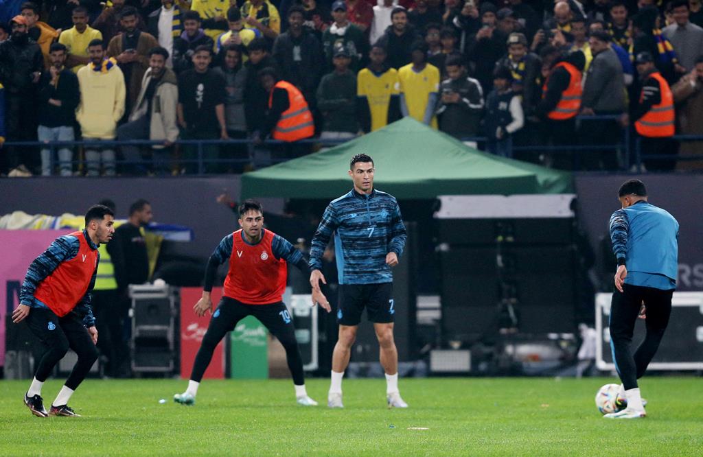Cristiano Ronaldo já treina no Al Nassr, mas há dúvidas sobre já pode ser utilizado Foto: Ahmed Yosri/Reuters