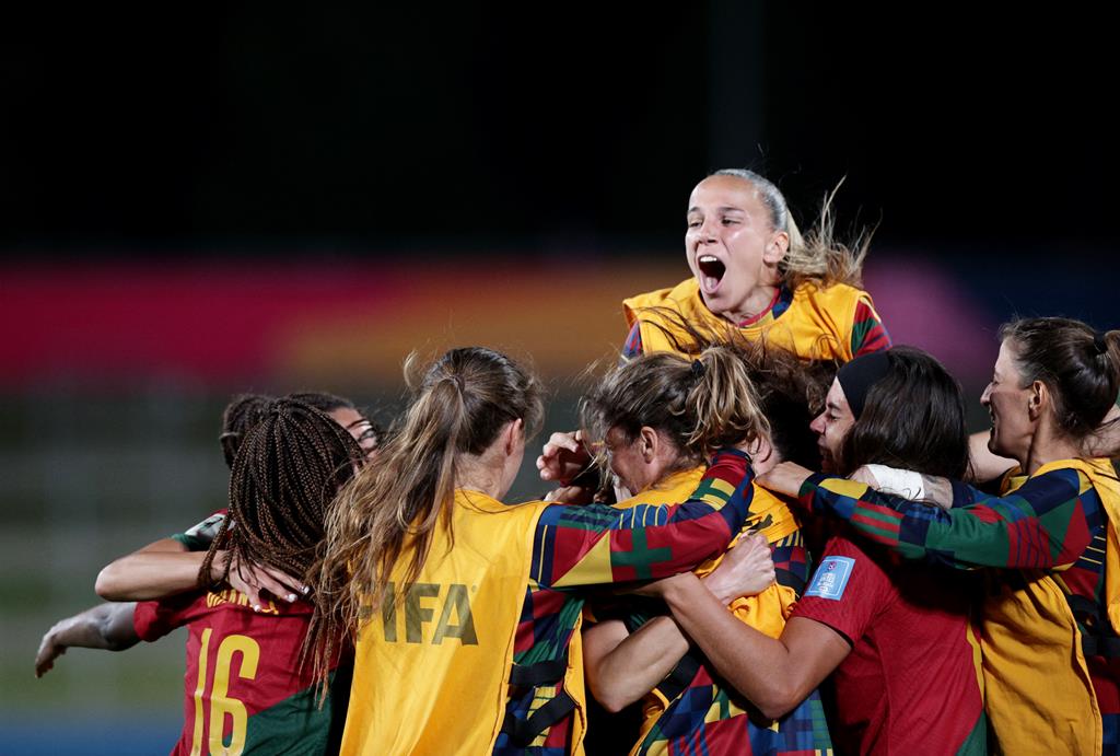 Casa cheia no Bessa para ver a seleção de futebol feminino - JPN