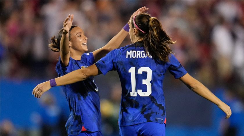 Mallory Swanson e Alex Morgan fizeram os golos dos EUA frente ao Brasil. Foto: Chris Jones-USA TODAY Sports/Reuters