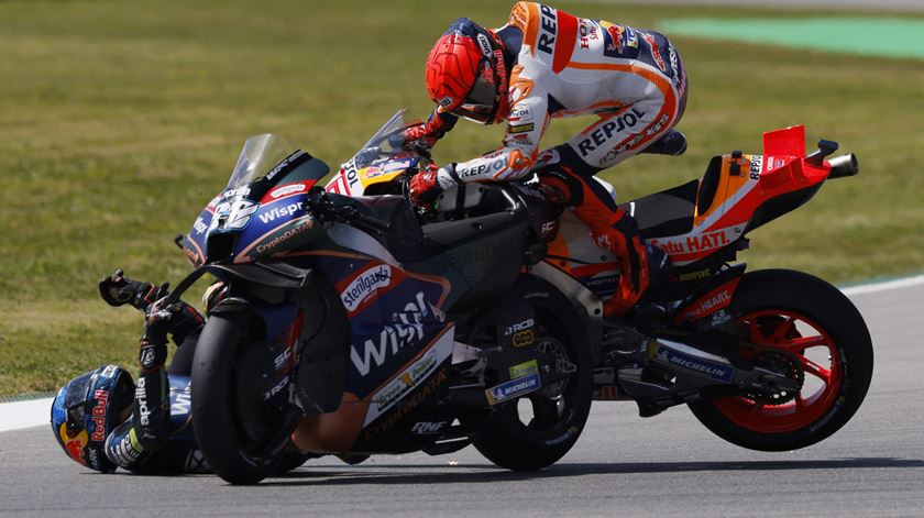 MotoGP: Miguel Oliveira é abalroado e abandona corrida em Portimão, Motociclismo