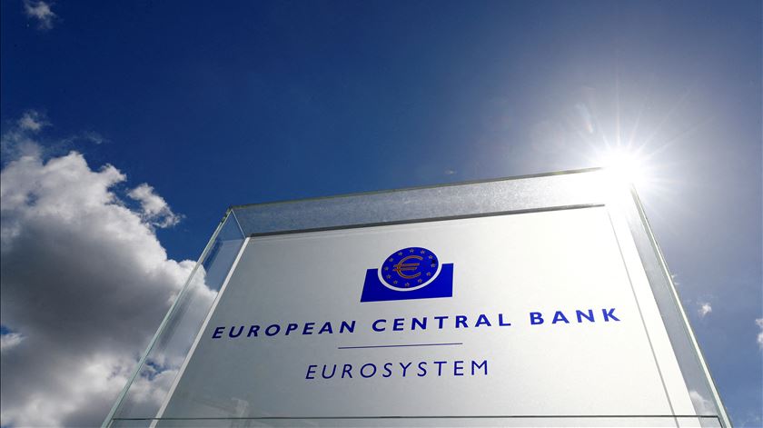 BCE está pronto para começar a cortar taxas de juros, diz economista-chefe