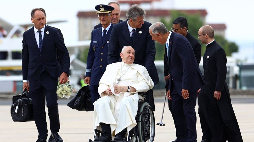 Papa Francisco chega à Base Aérea de Figo Maduro. REUTERS/Pedro Nunes