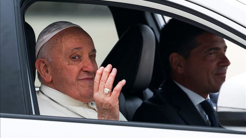 Papa Francisco chega à Base Aérea de Figo Maduro. REUTERS/Pedro Nunes