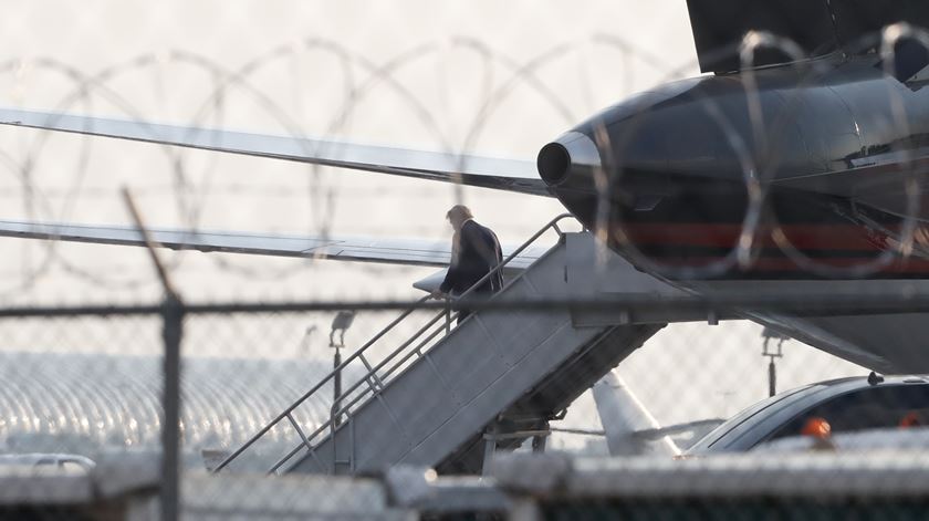 Avião de Trump aterra na Georia, para o antigo presidente entregar-se às autoridades Foto: USA TODAY NETWORK via Reuters Connect