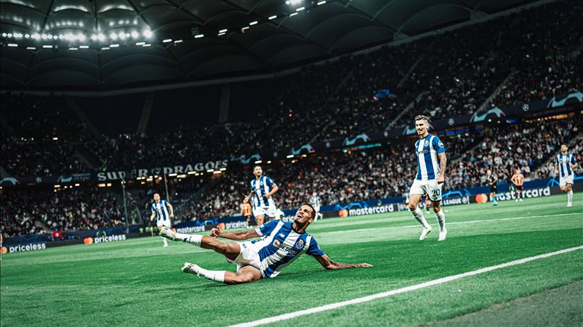 Barcelona chega aos nove pontos no grupo do Porto, mas João Félix  lesiona-se - Renascença