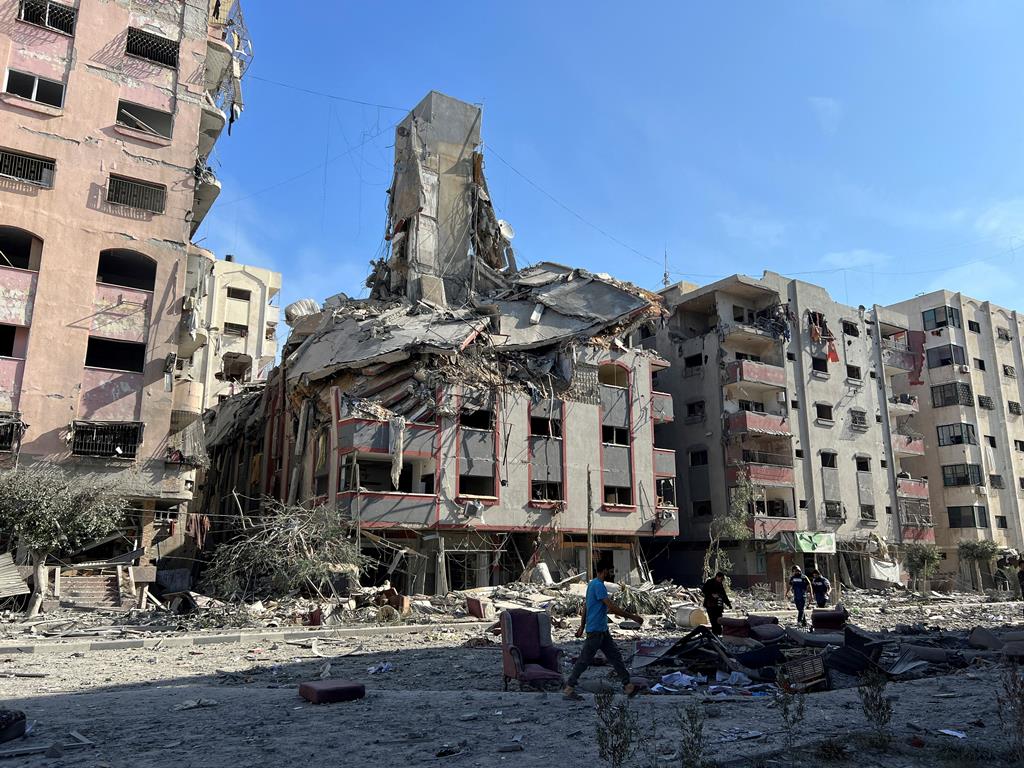 Edifícios residenciais danificados na cidade de Gaza. 30 de outubro de 2023. Foto: Reuters