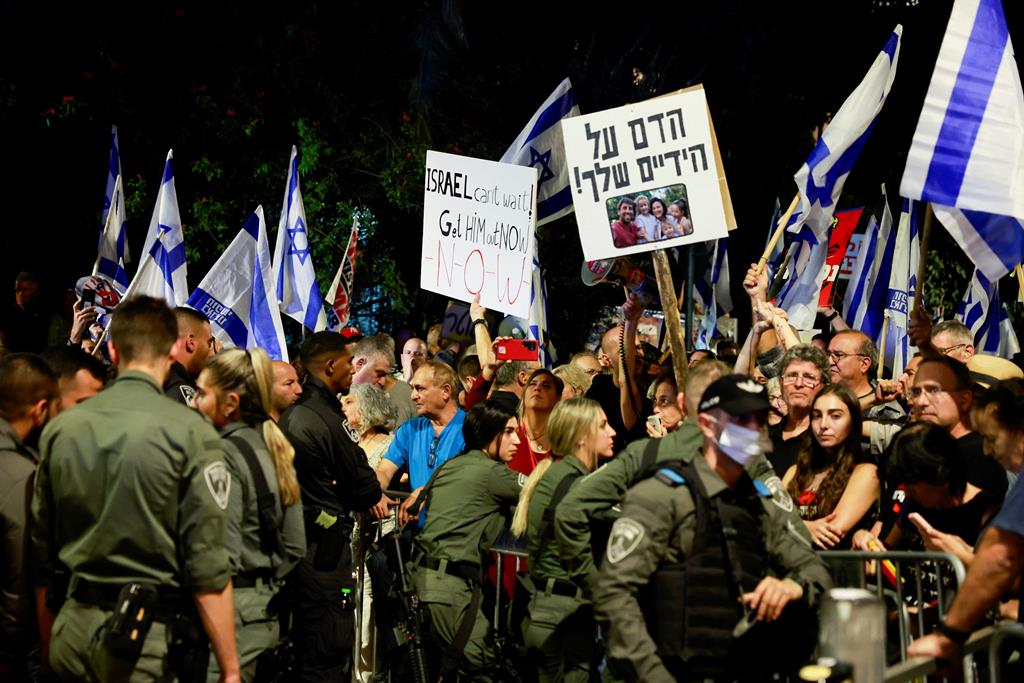Protestos em Jerusalém, junto à residência oficial do primeiro-ministro, Benjamin Netanyahu. Foto: REUTERS/Ammar Awad