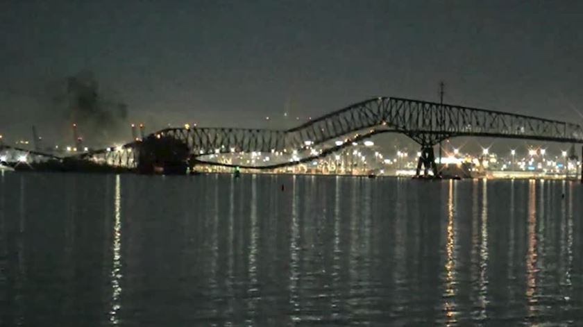 Duas pessoas resgatadas com vida após colapso de ponte em Baltimore