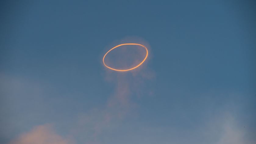  Etna emite "anéis" no céu da Sicília