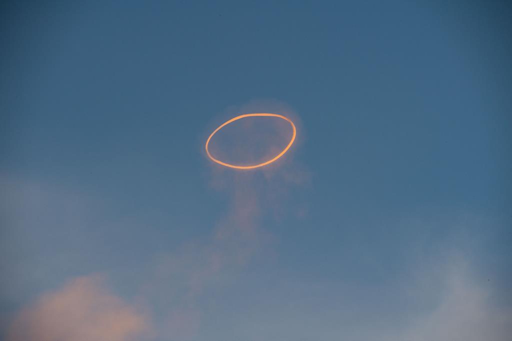  Etna emite "anéis" no céu da Sicília