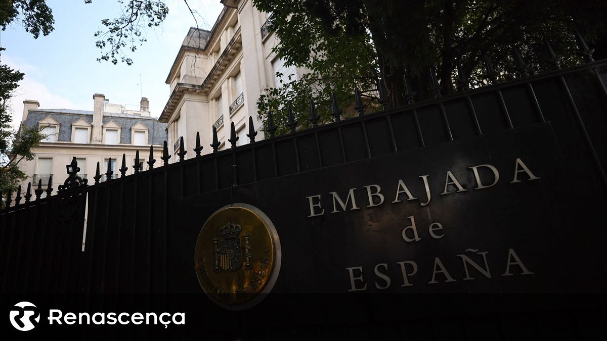 Espanha chama embaixadora em Buenos Aires após ataque de Milei à mulher de Sánchez