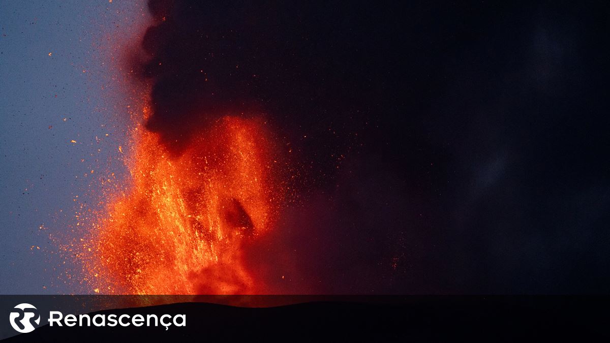 Vulcão Etna voltou a entrar em erupção