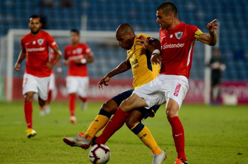 Jogador mais velho do mundo vai jogar em Portugal - Diário do Minho