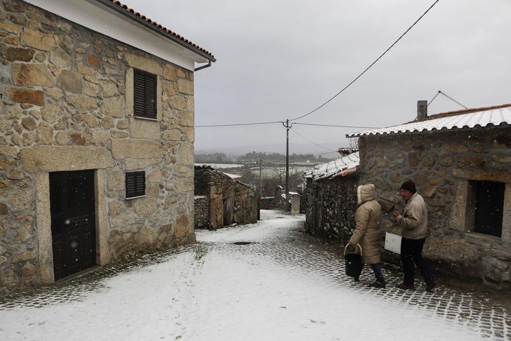 Os portugueses a nível europeu são dos que mais sofrem as consequências da pobreza energética das casas em que vivem. Foto: Miguel Pereira Da Silva/EPA