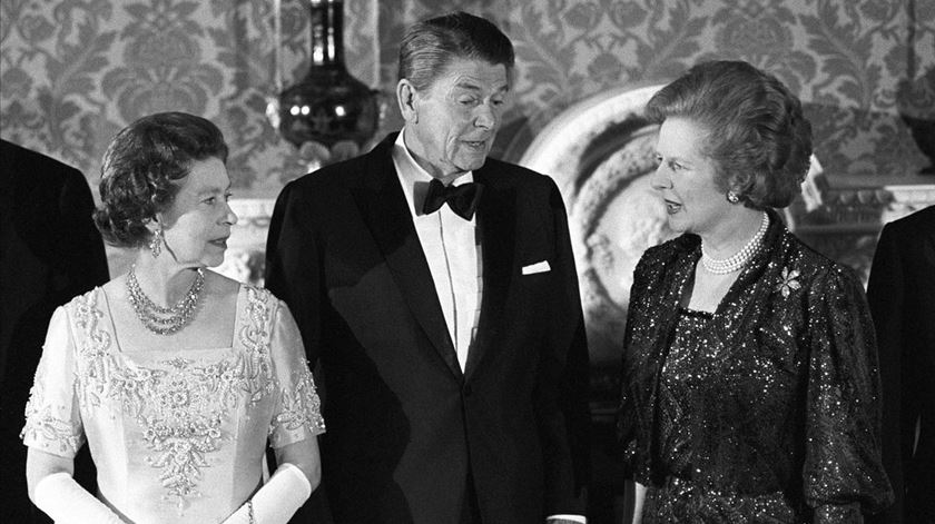 Rainha Isabel II com Margaret Thatcher e Ronald Reagan durante a visita de Estado americana, em 1984. Foto: DR/ Instagram @theroyalfamily