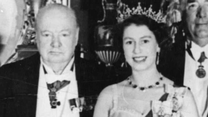Isabel II com Winston Churchill na Conferência Económica da Commonwealth, em 1952. Foto: DR/ Instagram @theroyalfamily