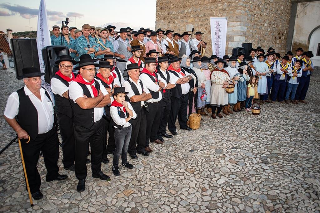 Cantado em coro, por homens e mulheres, esta manifestação popular é característica da região alentejana. Foto: Museu do Cante - Serpa