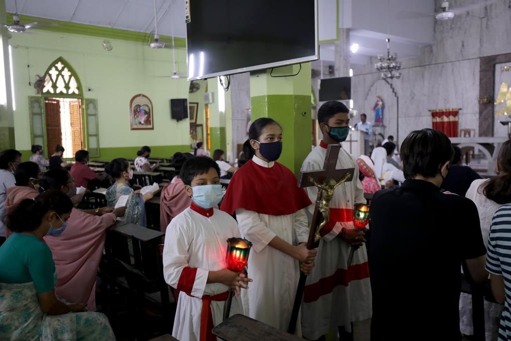 Cristãos celebram a Sexta-feira Santa na Índia, onde há muitos casos de perseguição. Foto: Piyal Adhikary/EPA