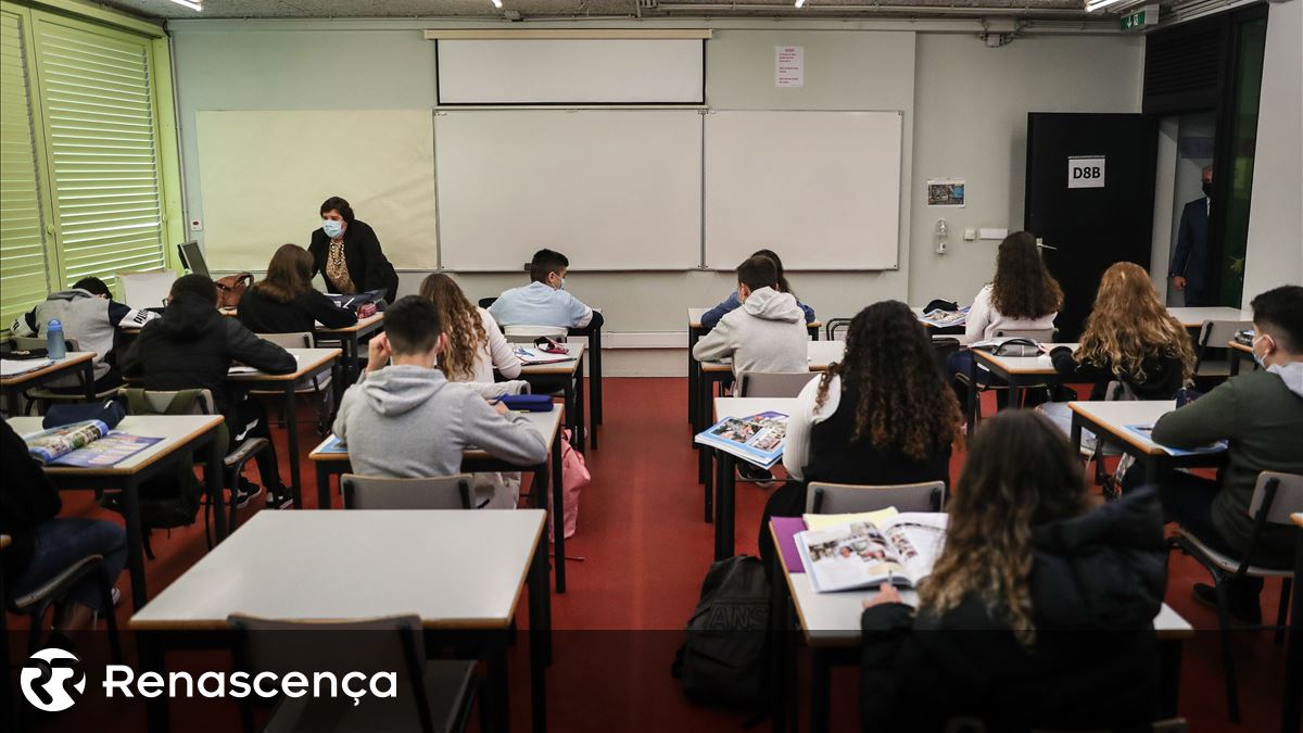 Número recorde. Estão a dar aulas quase 3.200 professores sem profissionalização