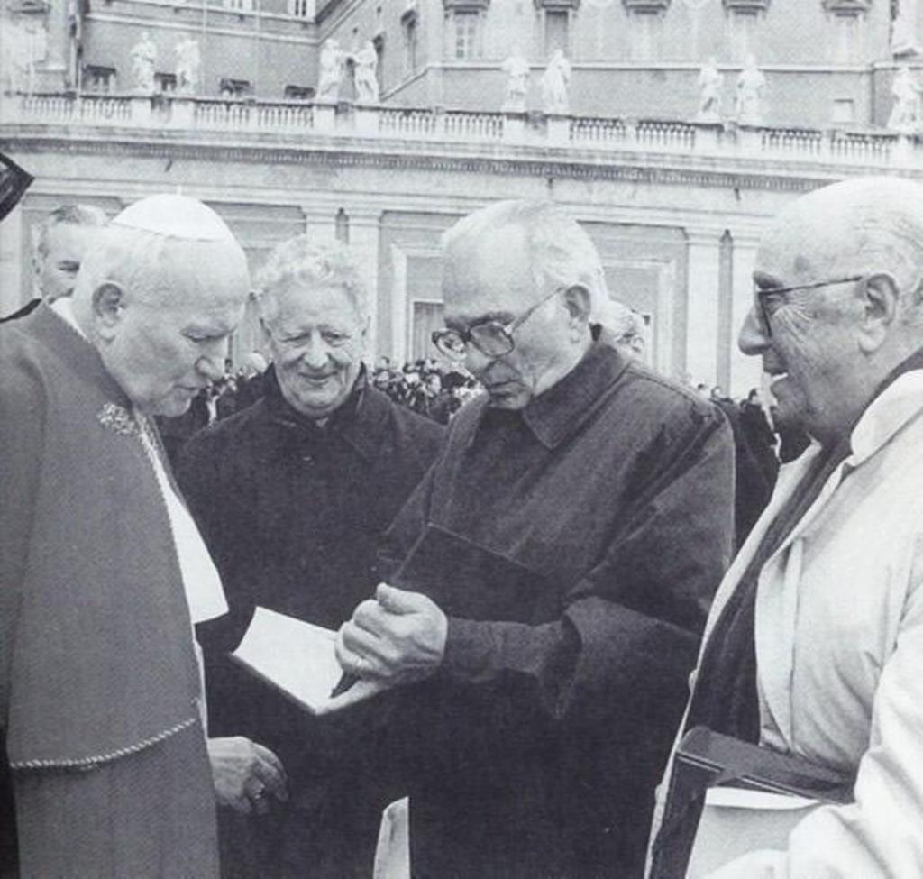 Adriano Moreira com o papa João Paulo II. Foto: Cortesia da família de Adriano Moreira