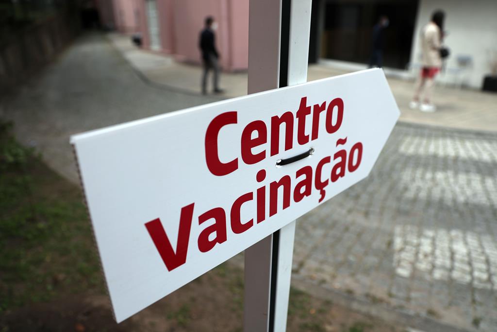 Centro de vacinação contra a Covid-19 no Instituto Politécnico do Porto. Foto: Estela Silva/Lusa
