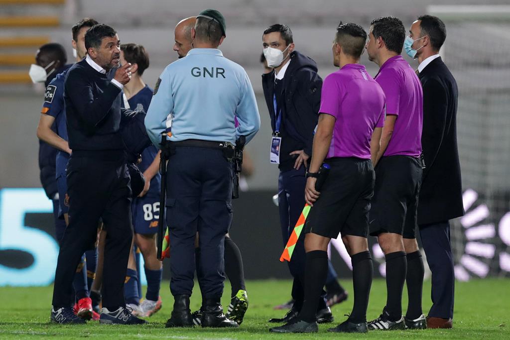 Sérgio Conceição foi expulso por dirigir palavras ao árbitro Hugo Miguel após o Moreirense-FC Porto. Foto: Estela Silva/Lus