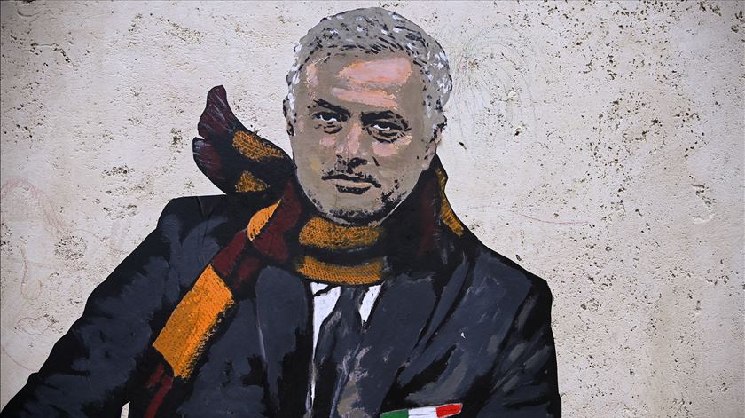 Mural de José Mourinho em Roma, da autoria de Harry Greb Foto: Riccardo Antimiani/EPA