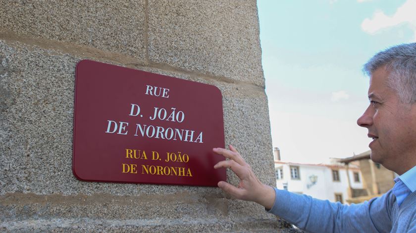Miranda do Douro places 1,415 toponymic plaques in Mirandese and Portuguese