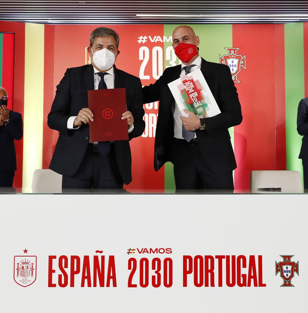 Fernando Gomes e Luis Rubiales - candidatura ibérica Portugal Espanha ao Mundial 2030 Foto: Pedro Gonzalez/EPA