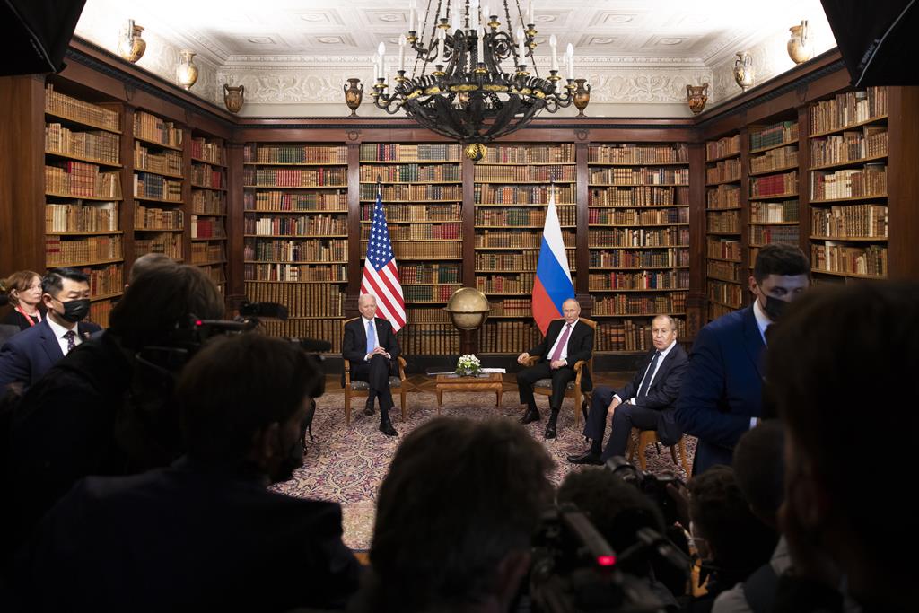 Joe Biden e Vladimir Putin na cimeira EUA-Rússia em Genebra. Foto: Peter Klaunzer/EPA