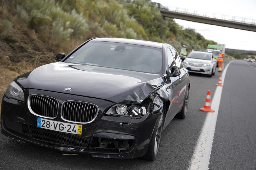 Viatura oficial do ministro da Administração Interna após o acidente de 18 de junho, na autoestrada A6. Foto: Paulo Cunha/Lusa