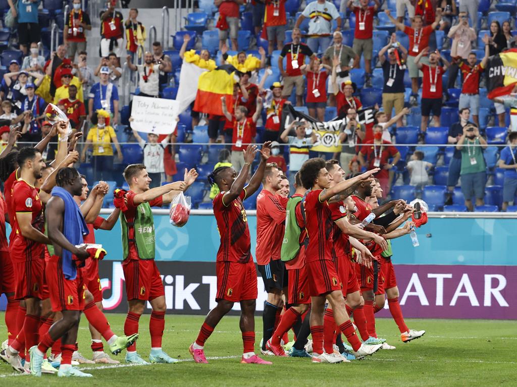 Bélgica comemora apuramento para a fase seguinte do Euro 2020 após vitória sobre a Finlândia. Foto: Anatoly Maltsev/EPA
