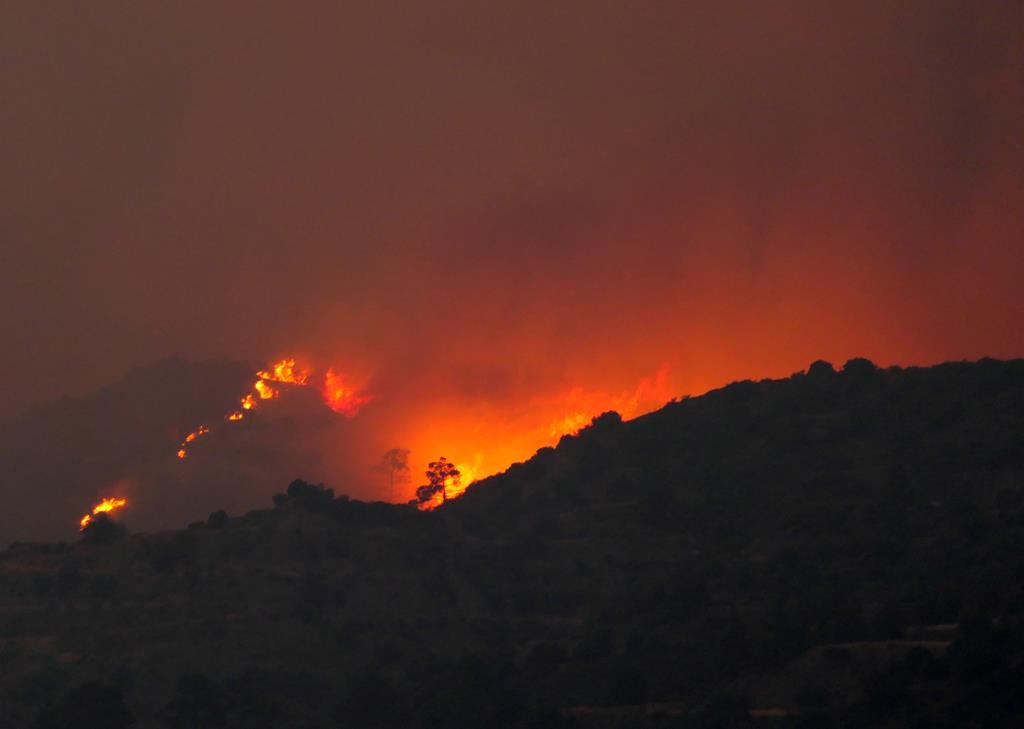 Fogos no Chipre. Foto: Katia Christodoulou/EPA