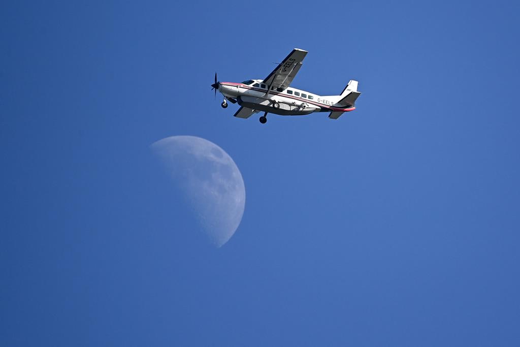 Avião Cessna 208B, similar ao que aterrou de emergência na Flórida. Foto: Neil Hall/EPA (arquivo)