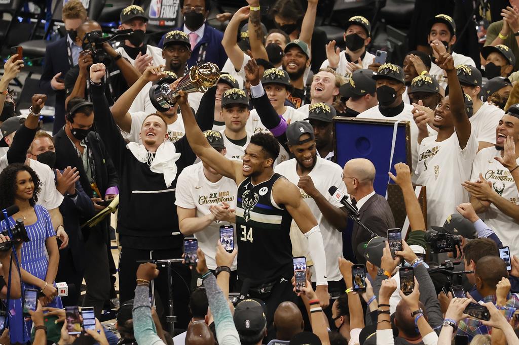 Giannis Antetokounmpo levou os Bucks à conquista do título da NBA. Foto: Tannen Maury/EPA