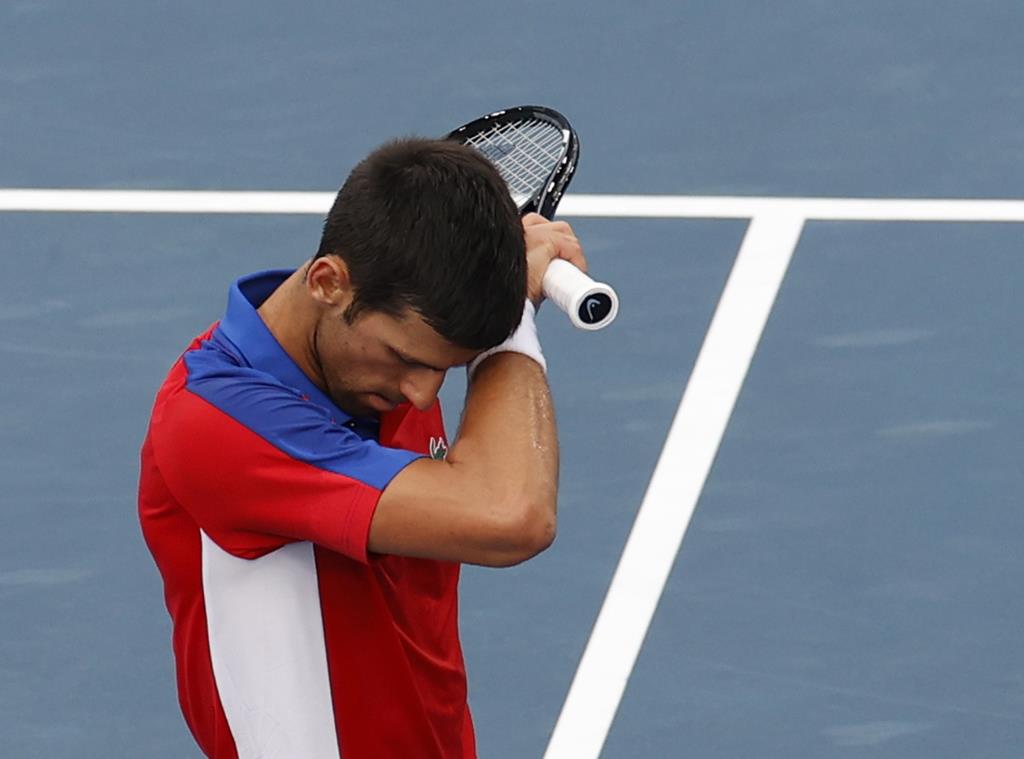 Desilusão de Djokovic. Foto: Rungroj Yongrit/EPA
