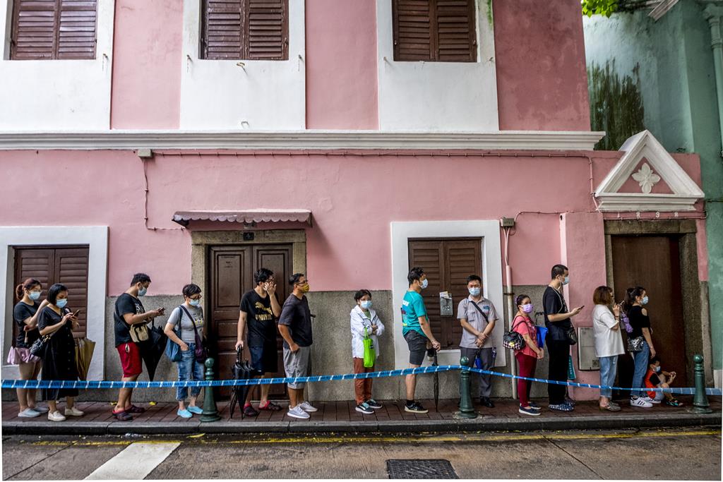 Macau, filas para testagem à Covid-19. Foto: Tatiana Lages/EPA