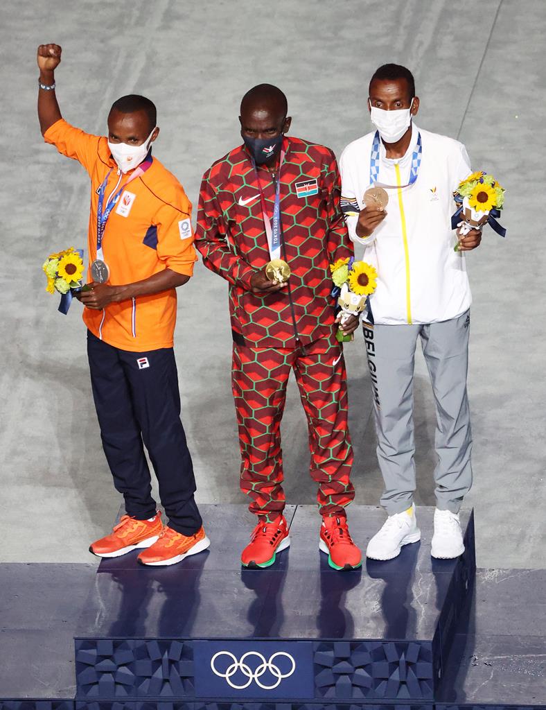 As medalhas da Maratona foram as últimas a ser entregues. Foto: Michael Reynolds/EPA