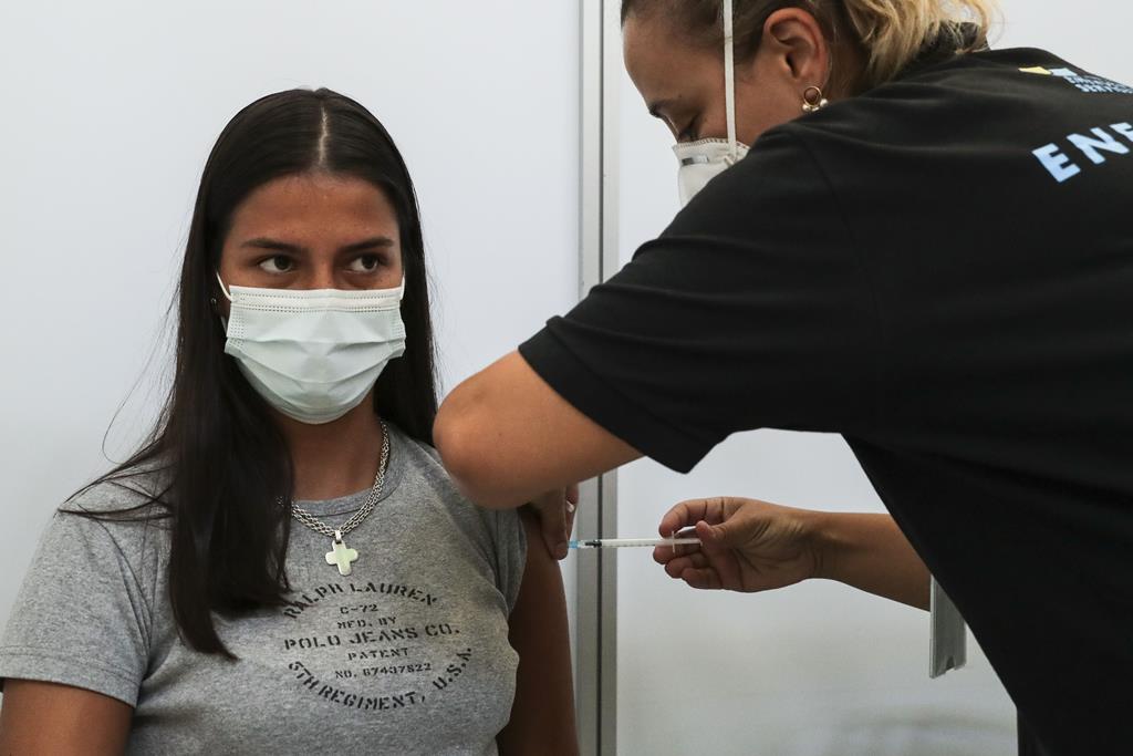 Vacinação de jovens entre 12 e 15 anos. Foto: Tiago Petinga/Lusa