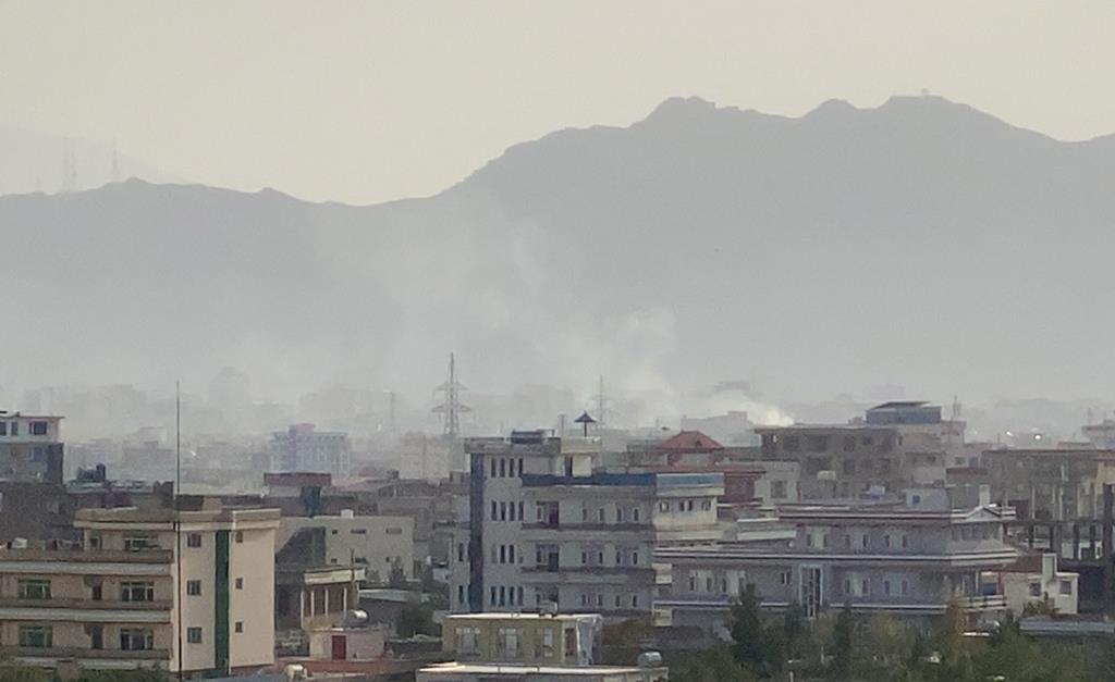 Ataque conhecido pouco depois da explosão de um rocket junto ao aeroporto de Cabul. Foto: Stringer/EPA