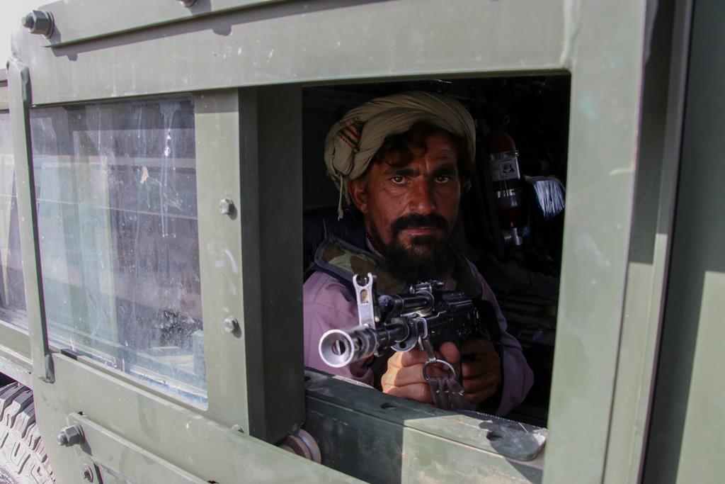 talibãs desfilam com material militar americano em Kandahar Afeganistão Foto: Stringer/EPA