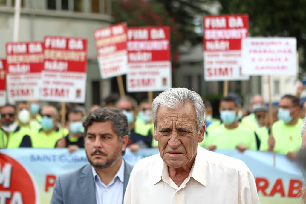 Jerónimo de Sousa em protesto dos trabalhadores da Saint-Gobain Sekurit. Foto: António Pedro Santos/Lusa