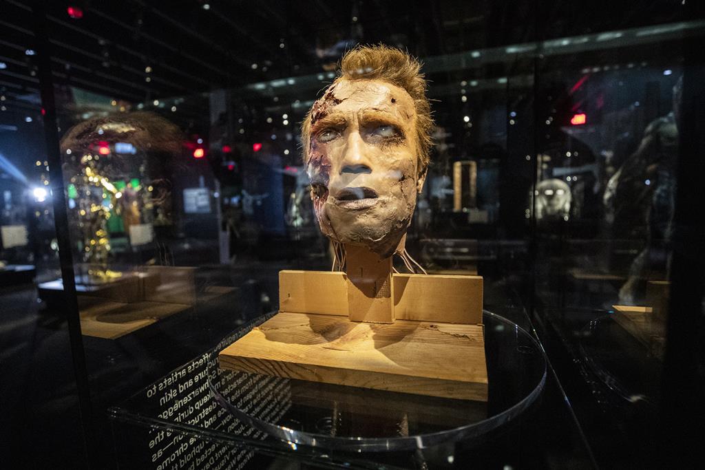 Busto de Arnold Schwarzenegger, protagonista do filme Exterminador Implacável. Foto: Etienne Laurent/EPA