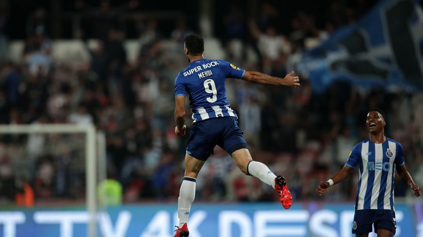 Taremi marca pelo FC Porto contra o Gil Vicente em Barcelos. Foto: Estela Silva/Lusa
