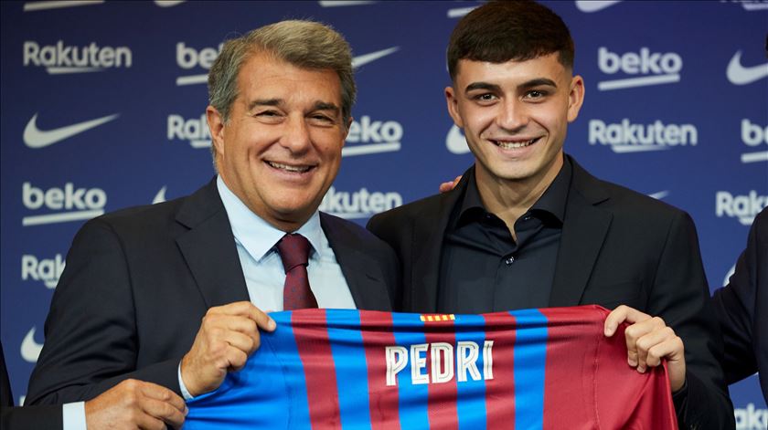 Pedri renovou contrato com o Barcelona até 2026 Foto: Alejandro Garcia/EPA